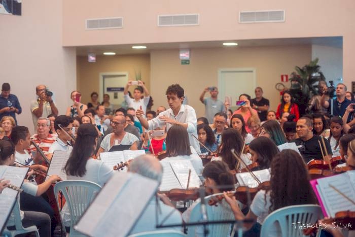 Jovens músicos da Orquestra Infantil da Paraíba