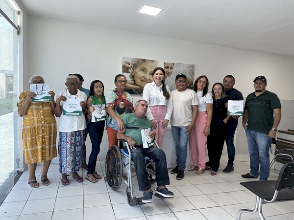 Secretária de Saúde, Amanda Silveira na Ortoclinica 