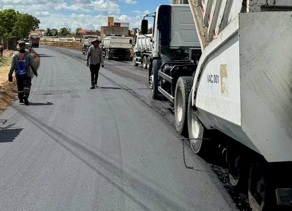 Trabalho de asfaltamento da Alça Oeste, em Sousa