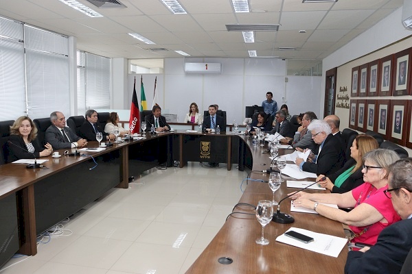 Reunião na sala de sessões dos colegiados, na sede do MPPB, em João Pessoa