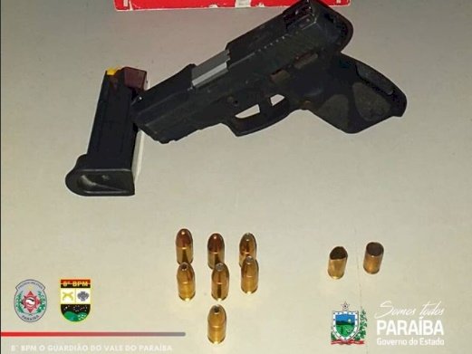 Polícia prende homem por porte ilegal de arma de fogo e disparo em via pública