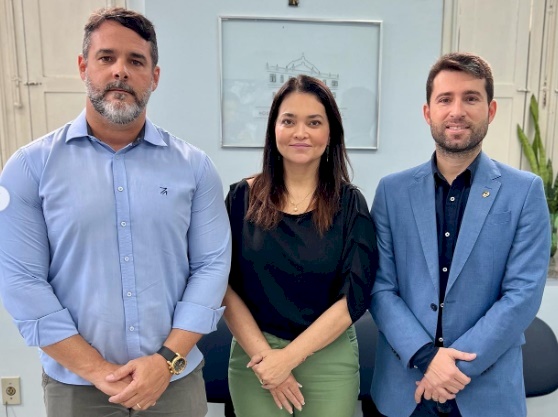 Deputado Estadual Michel Henrique, Diretora do Hospital Santa Isabel, Adriana Lobão e Mileno Rodrigues, diretor administrativo