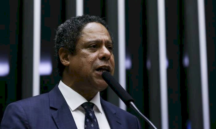 Projeto de Lei (PL) 2.630/20, que cria regras para o combate às fake news