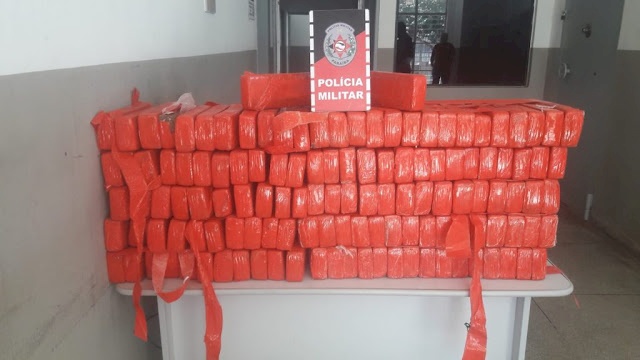 Mulher presa com grande quantidade de drogas