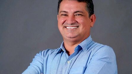 Prefeito de São João do Rio do Peixe vira alvo de críticas por uso de diárias, que já somam R$ 45 mil