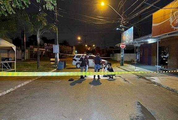 Homem é assassinado a tiros durante a madrugada; crime é um mistério