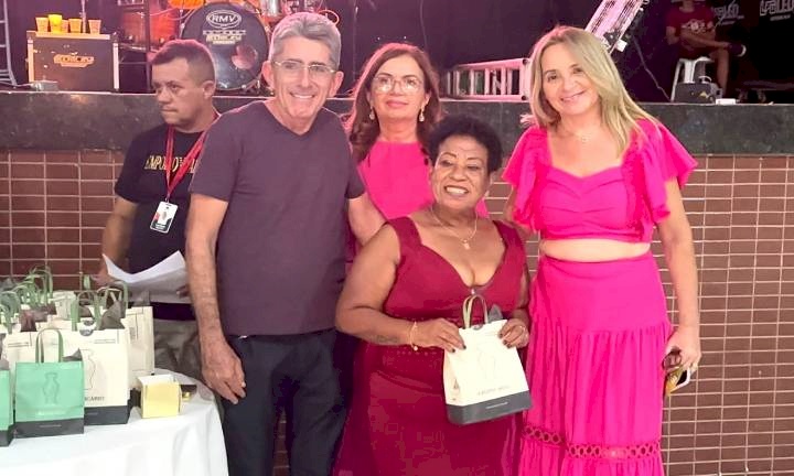 Francimar José de Melo, sua diretoria, com a ex-presidente, Geralda Alexandre