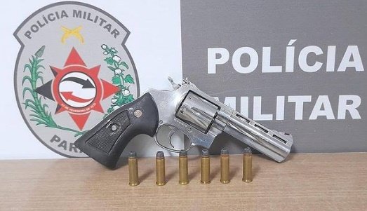 Arma de fogo é apreendida após denúncia de descumprimento do decreto estadual; entenda 
