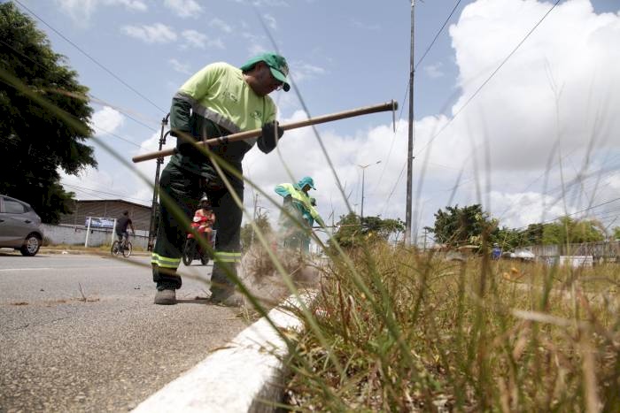 Agentes da Autarquia Especial Municipal de Limpeza Urbana (Emlur)