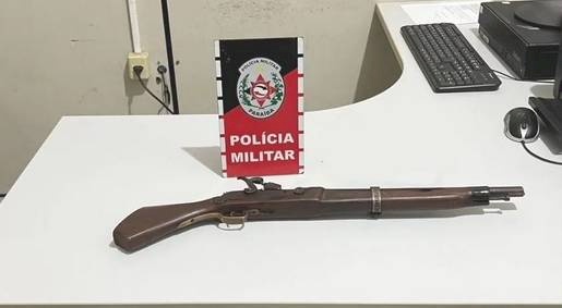Arma de fogo apreendida pela PM, na cidade de Mulungu