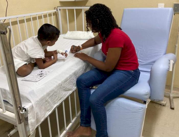 Nvas poltronas para descanso dos pacientes e acompanhantes