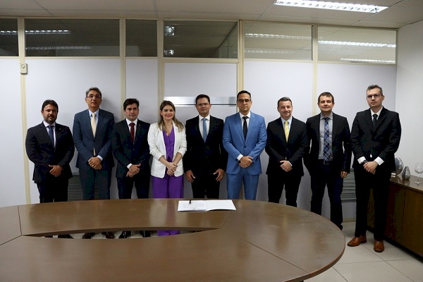 Posse de seis promotores de Justiça na terceira entrância
