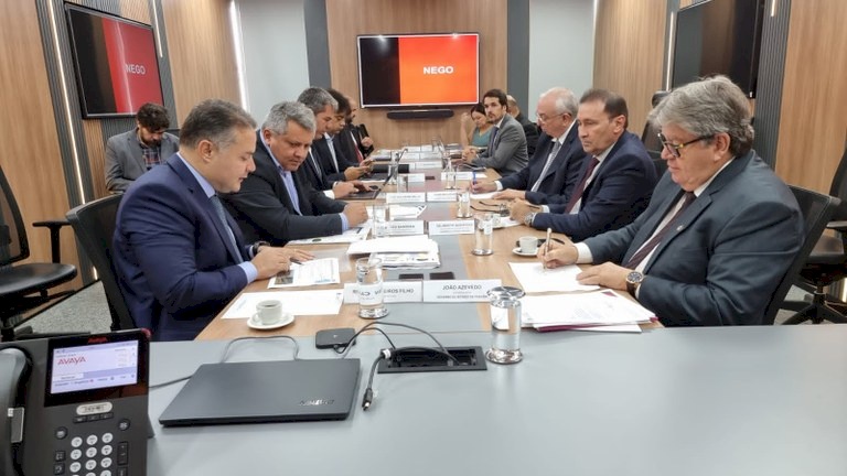 João Azevêdo garante investimentos de R$ 500 milhões em obras rodoviárias com ministro dos Transportes