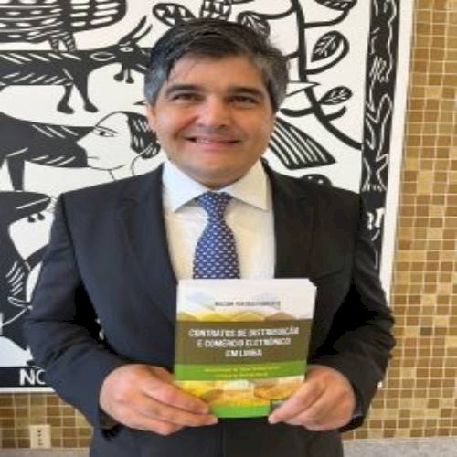 Primeira edição do livro “Contratos de Distribuição e Comércio Eletrônico em Linha”