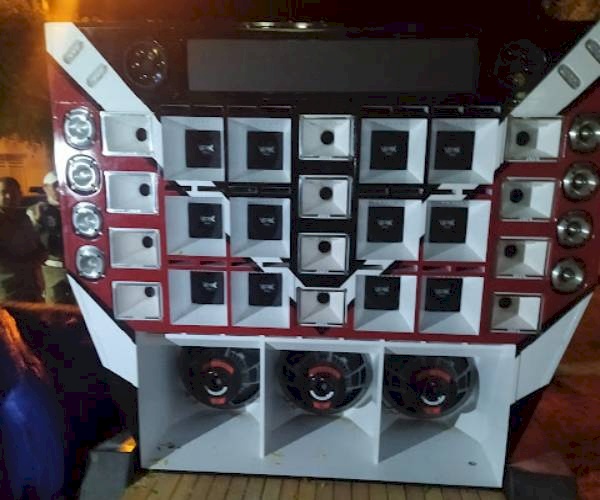 Aparelho sonoro automotivo apreendido pela Polícia