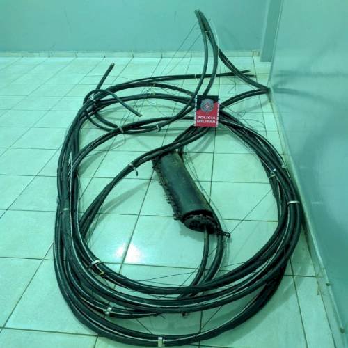 Suspeitos de furtar cabos da rede de internet são presos em flagrante