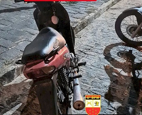 Motocicleta apreendida pela Polícia Militar