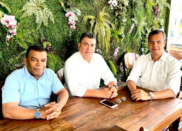 Reunião com o vereador de João Pessoa, Bispo José Luiz, e o candidato a deputado federal Valdir Trindade