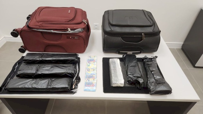 Apreensão de mais de 4 kg de cocaína no aeroporto de Recife