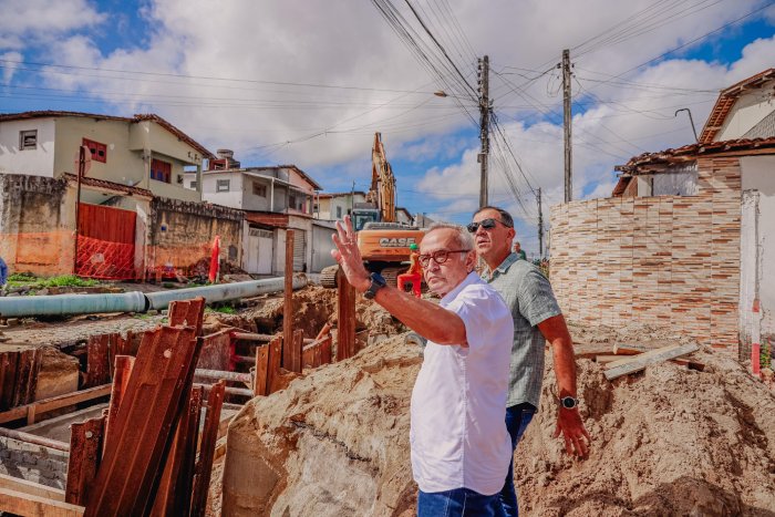 Obras de drenagem que deve ser solução definitiva para alagamentos no Conjunto Esplanada
