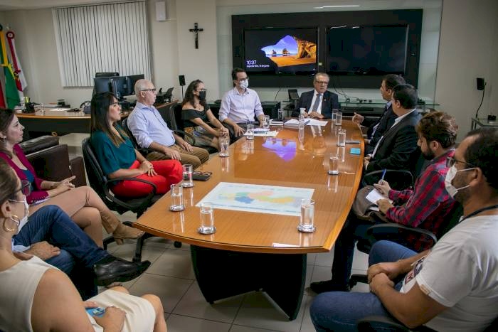 Parcerias para ações integradas voltadas ao gerenciamento de resíduos sólidos produzidos em seu ambiente de trabalho