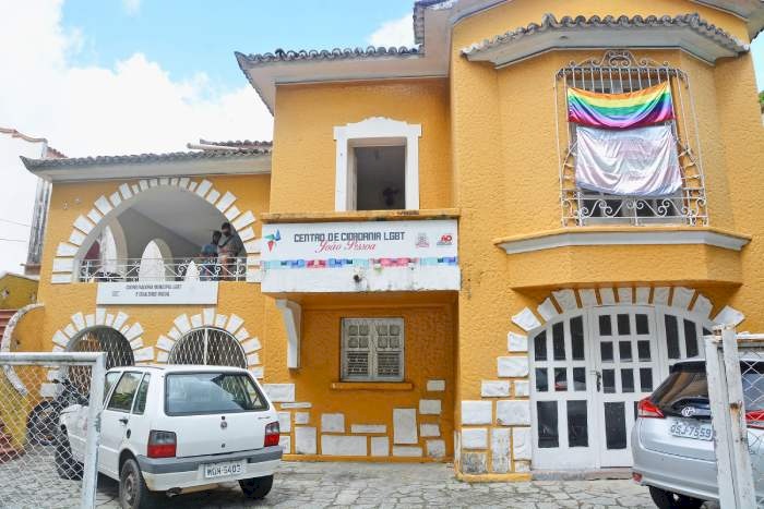 Serviços médicos e jurídicos à comunidade LGBT+ de João Pessoa