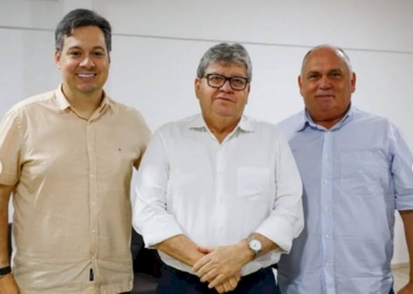 Deputado estadual, Júnior Araújo, prefeito Coloral, e o Governador João Azevêdo