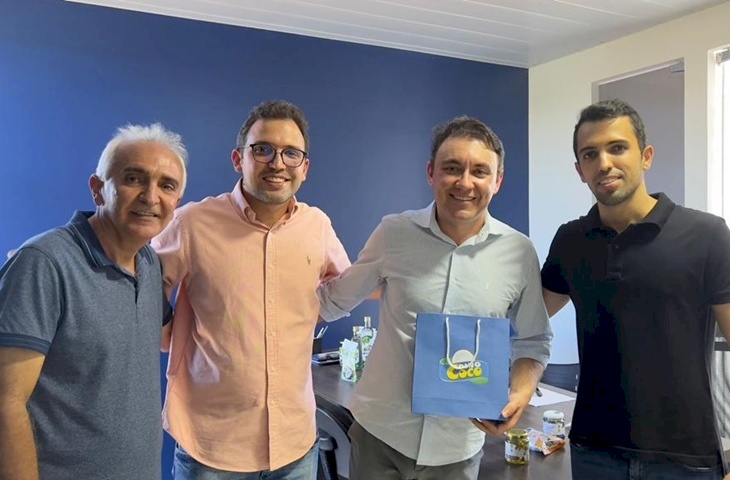 Em visita ao Sertão, ele aproveitou para ir até a Dinococo Agroindustrial