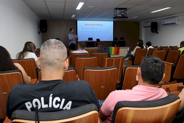 Tratamento adequado a pessoas LGBTQIA+