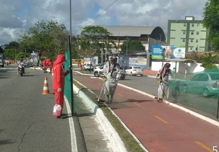 Agentes da Autarquia Especial Municipal de Limpeza Urbana (Emlur)