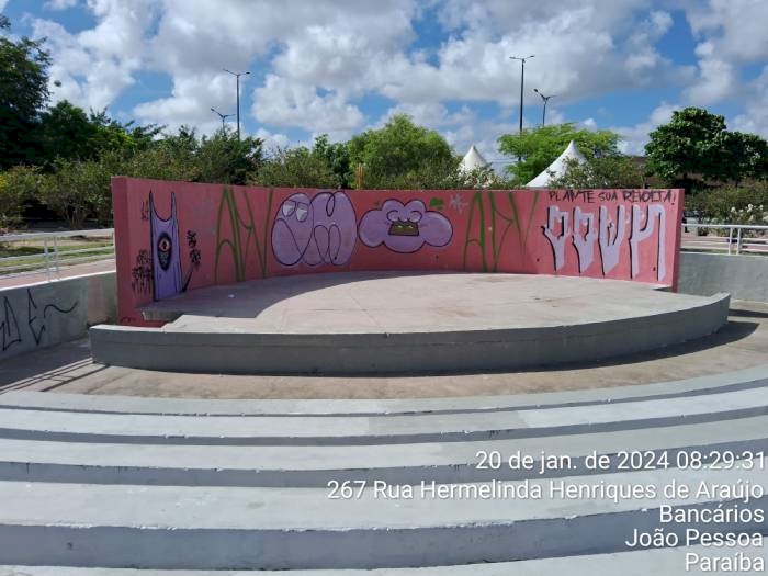 Praça da Paz é alvo de vândalos
