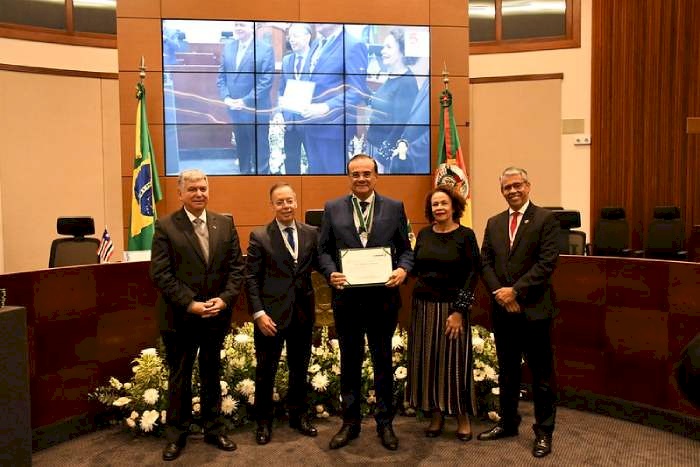 Desembargador Saulo Henriques de Sá e Benevides homenageado no 7º Encontro de Presidentes de Tribunais