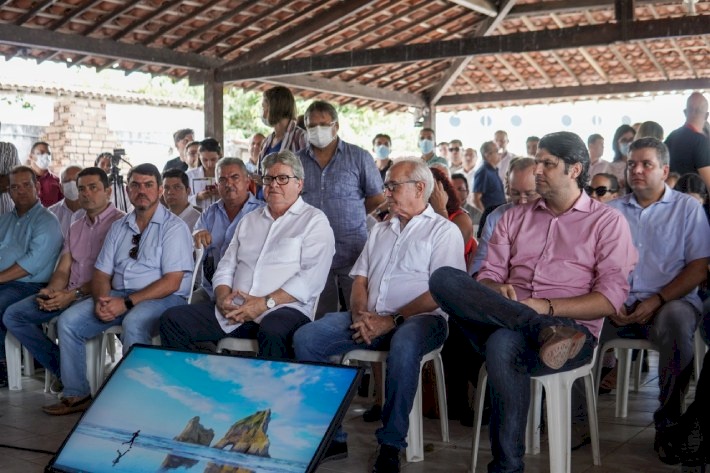 Solenidade de assinatura da obra por parte do Prefeito Cícero Lucena
