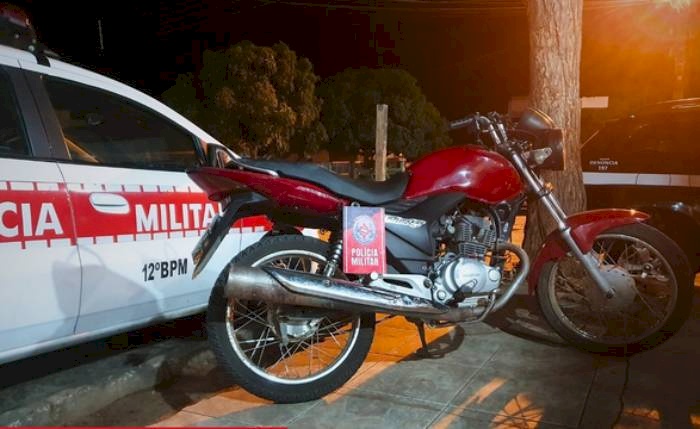 Motocicleta apreendida pela Polícia Militar