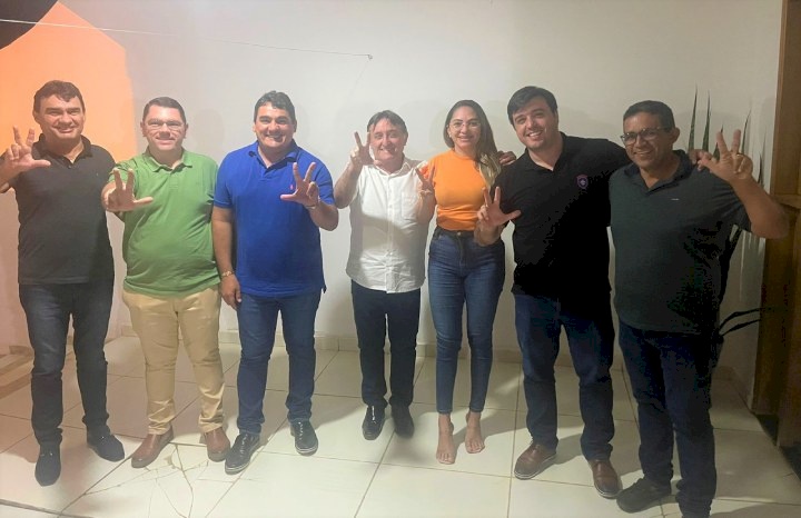 Prefeito Lucas Braga com o Grupo de Zé Vieira