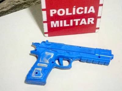 PM recupera motocicletas roubadas, apreende simulacro de arma de fogo e prende suspeitos