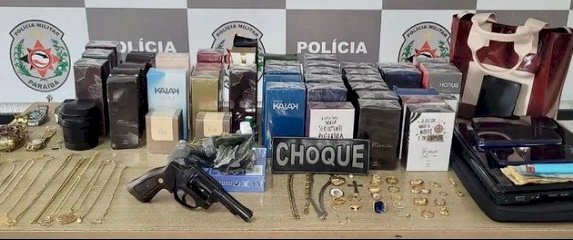 Polícia Militar apreende arma de fogo e recupera veículo e objetos roubados