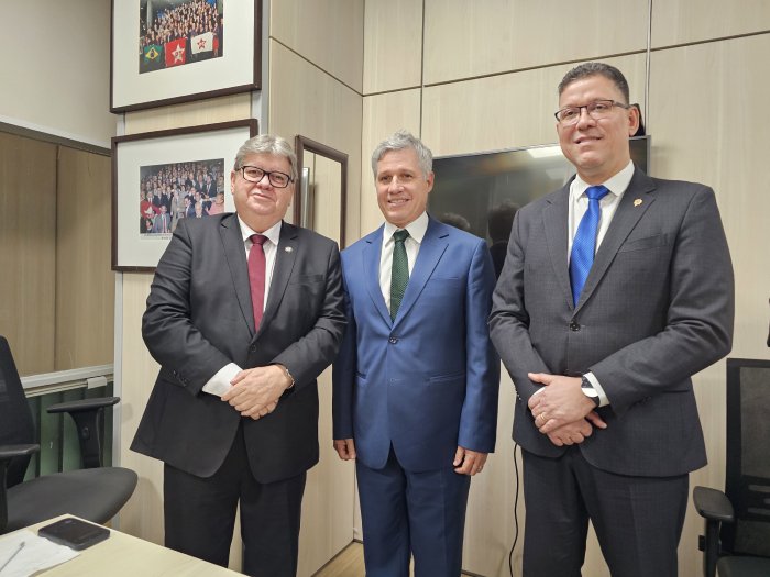 Azevêdo trata de pautas econômicas e projetos voltados para a agricultura com ministros
