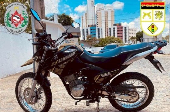 Veículo com adulterações em seus sinais identificadores é apreendido pela polícia militar