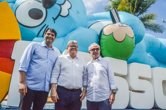 Réplica gigante do boneco Sansão, em João Pessoa