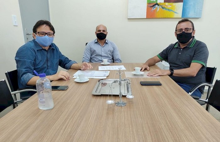 Radamés se reúne com o diretor da UFCG - Campus Sousa para discutir implantação de novos cursos e realização de Sessão Solene