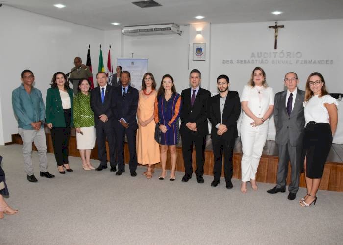 Integrantes das Comissões com os desembargadores João Benedito, Carlos Beltrão e o Diretor da Esma Ricardo Vital 
