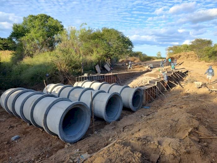 Construção do Lajão do Riacho do Leilão, em Aparecida