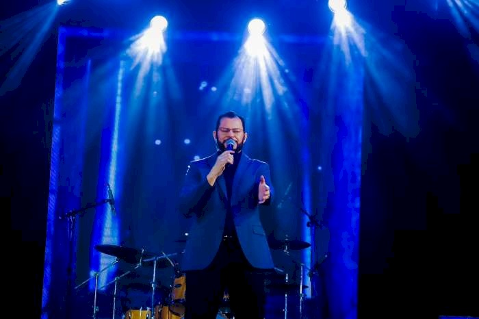 Festa das Neves tem atmosfera sagrada com show do Padre Márcio