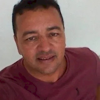 Ferido após caminhão tombar na BR-251, em Salinas, no estado de Minas Gerais
