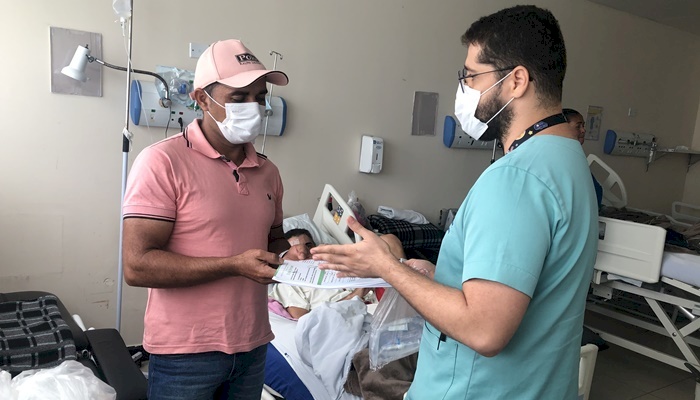 Pacientes do Hospital Metropolitano que fazem uso de sonda para se alimentar recebem kit nutricional para tratamento em casa