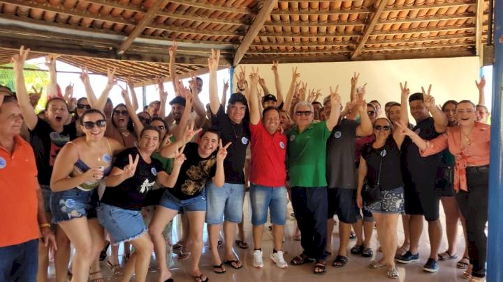 Espedito Filho com familiares, e aliados politicos durante encontro no Lastro