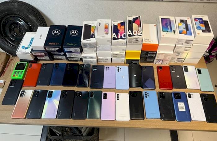 Diversos aparelhos celulares recuperados pela Polícia Civil