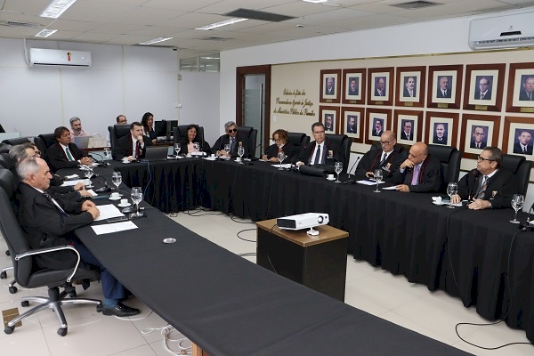 18ª sessão ordinária do ano, de forma híbrida