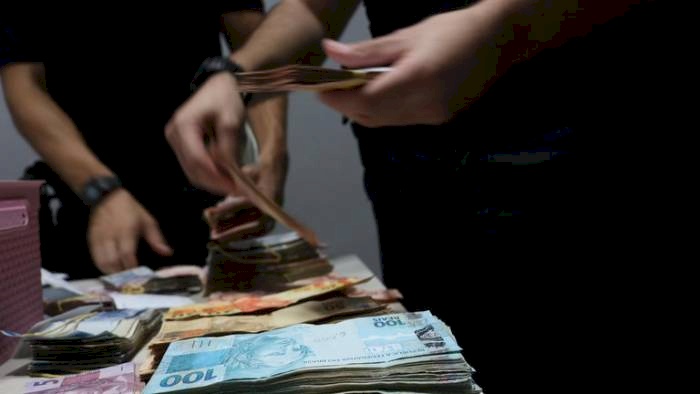 Cumprimento de três mandados de prisão e 27 de busca e apreensão